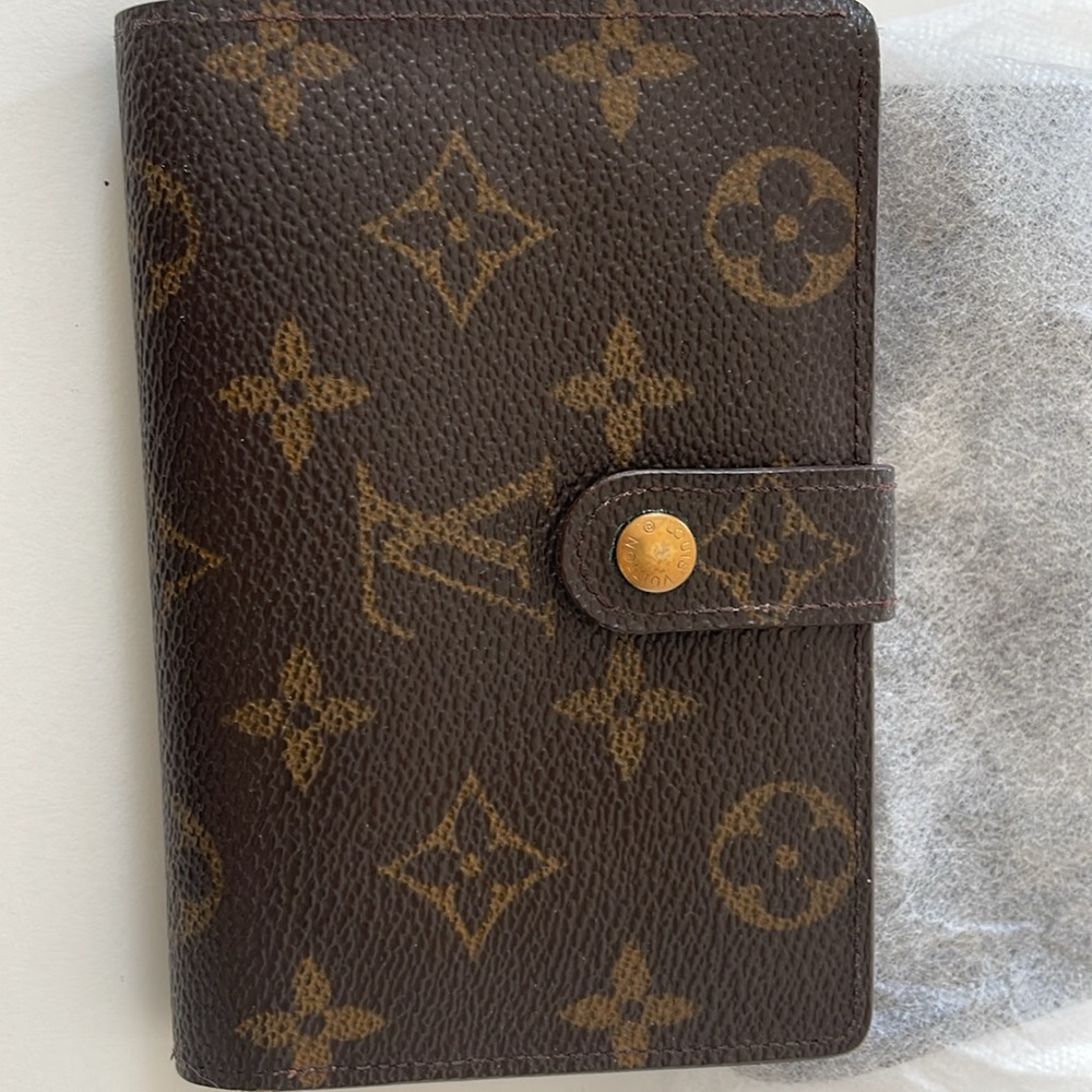 Loui Vuitton 💯Authentic Juliette wallet